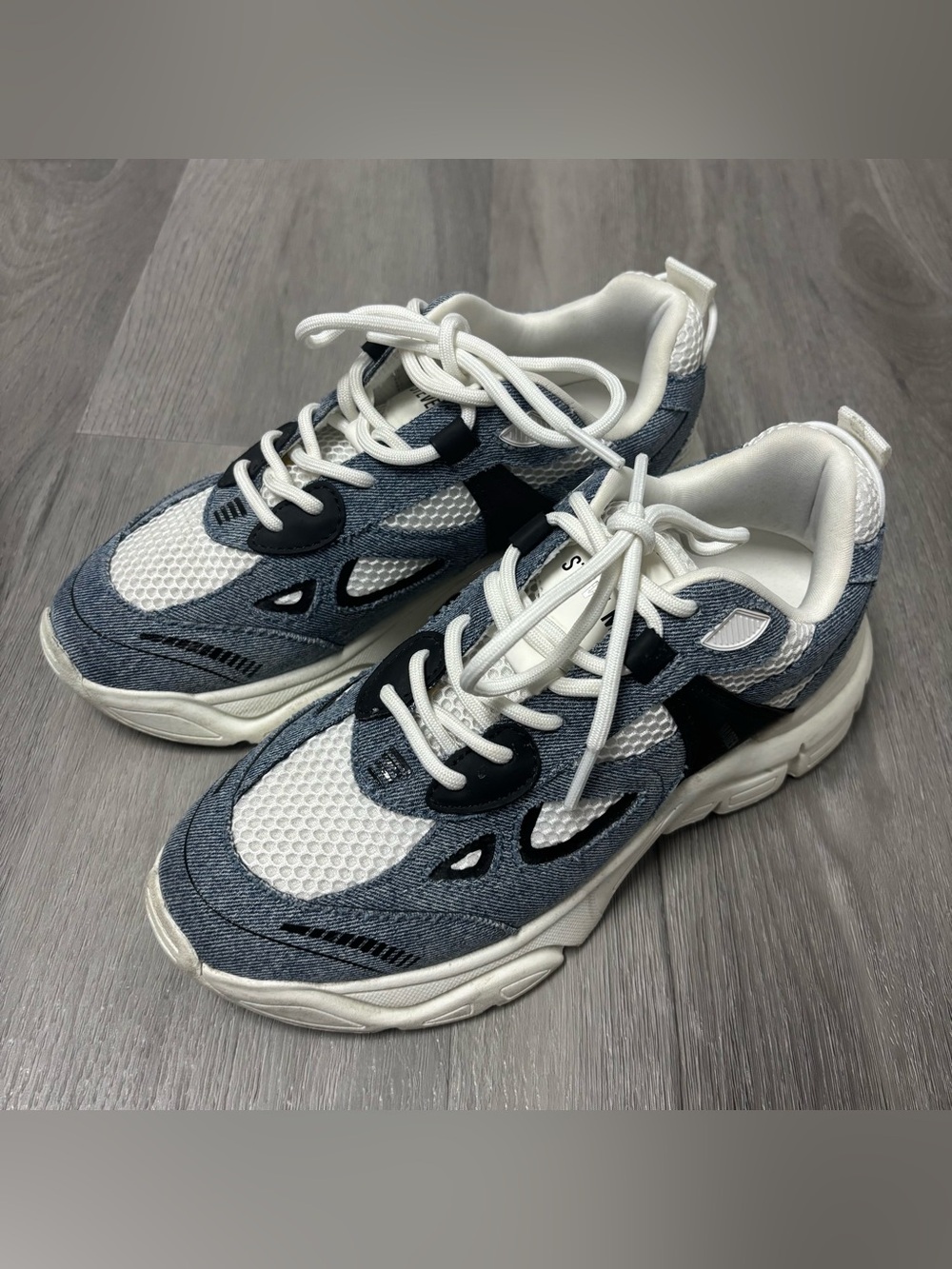 Steve Madden Clydie Chunky Athletic Blue and White Shoes Women’s Size 6.5 M